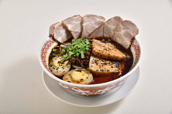 デラックス坦々麺（1,598円）　紅虎餃子房