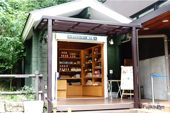 川崎市 藤子・F・不二雄ミュージアム3階　ギフトコーナー「藤子屋」