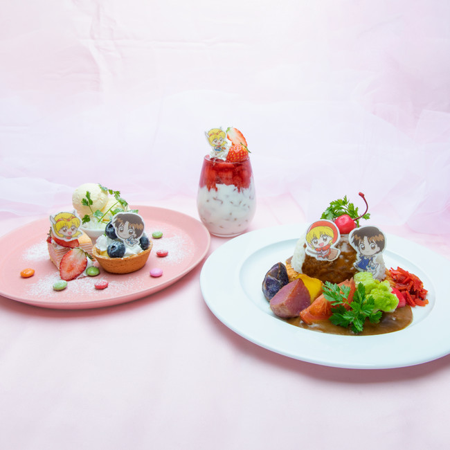 （左より）赤ずきんチャチャのデザートプレート 1,430円、マジカルプリンセスのいちごミルク 990円、しいねちゃんのお手製カレー 1,540円