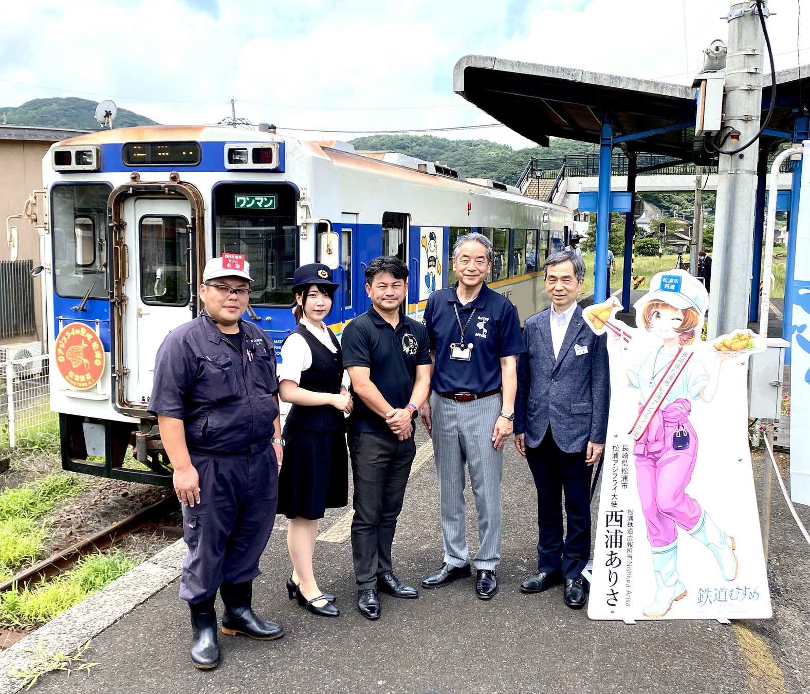 声優・津田健次郎、働く女性のファッション誌でスモーキーボイスな色気ショット