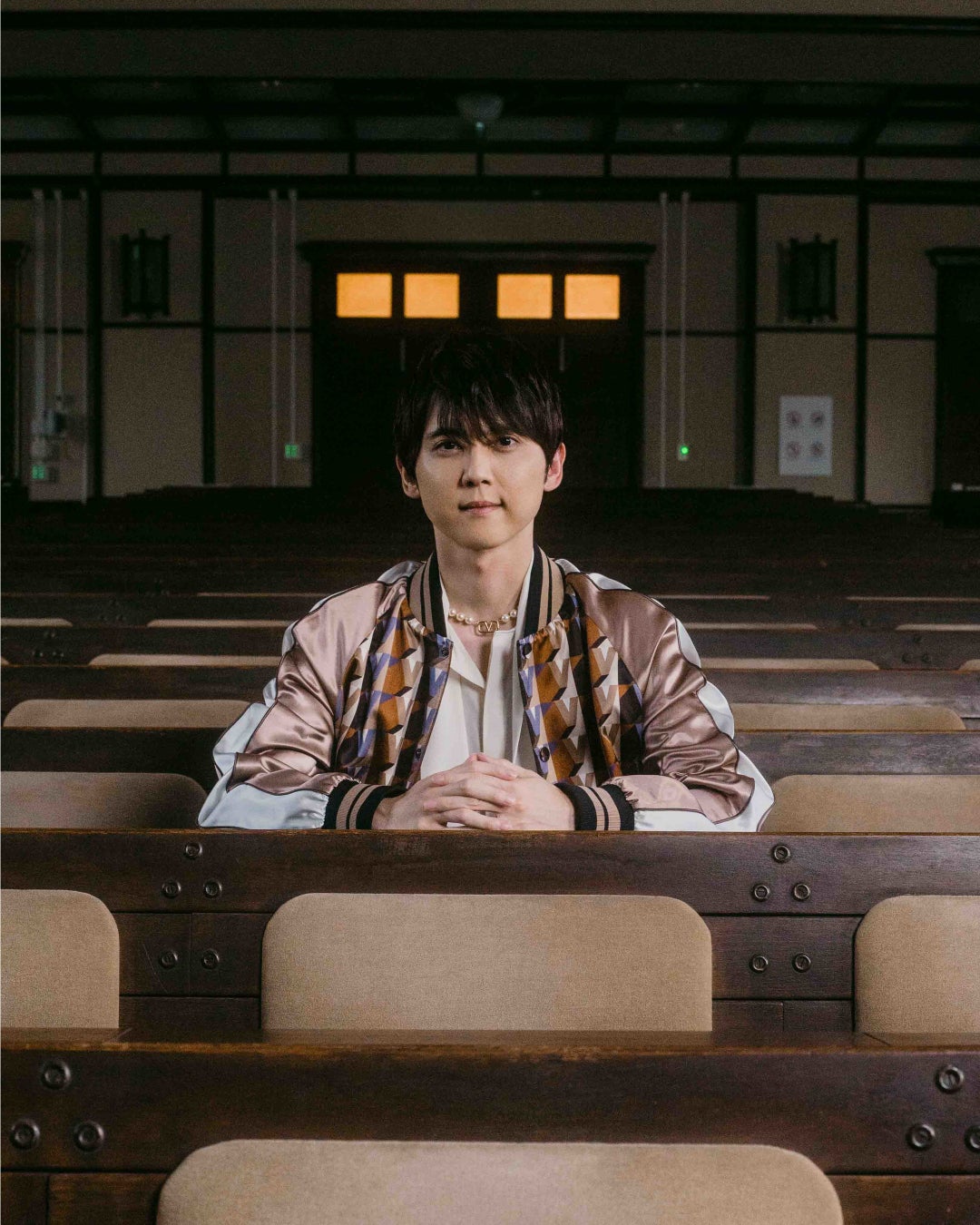 ヴァレンティノ、声優が愛の物語を朗読する映像シリーズの新作を公開。アニメ『進撃の巨人』のエレン・イェーガー役を務める声優の梶裕貴さんが登場