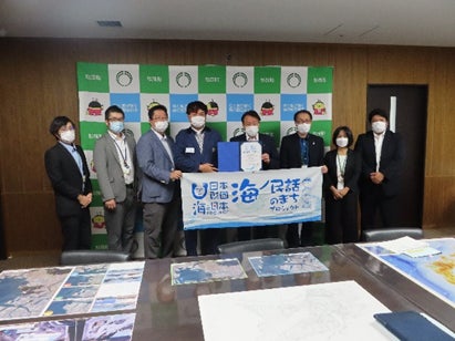 徳島県松茂町が「海ノ民話のまち」として認定！認定委員長が吉田直人町長​​を表敬訪問し、認定証贈呈式を実施しました。