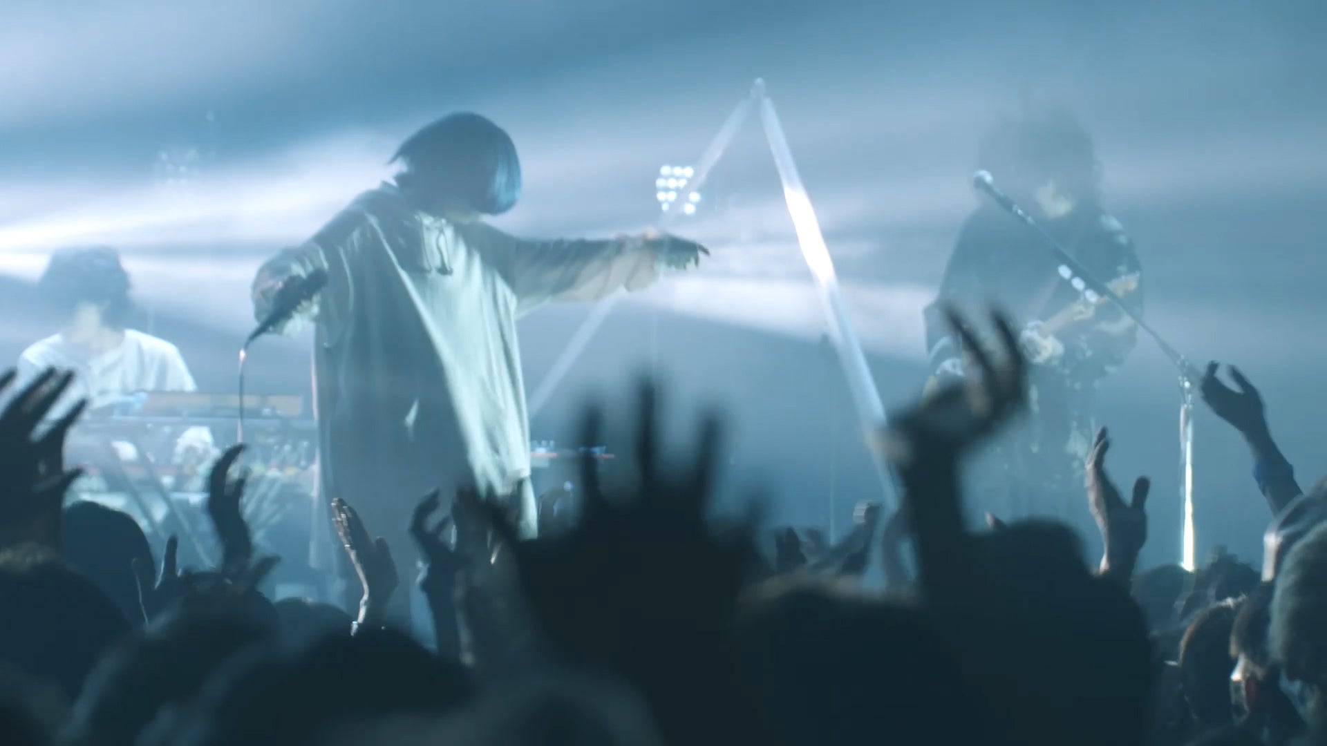 『クレヨンしんちゃん』アニメ・映画30周年記念 テーマソングを完全コンプリートして収録することが決定!さらに、ジャケット写真も大公開!