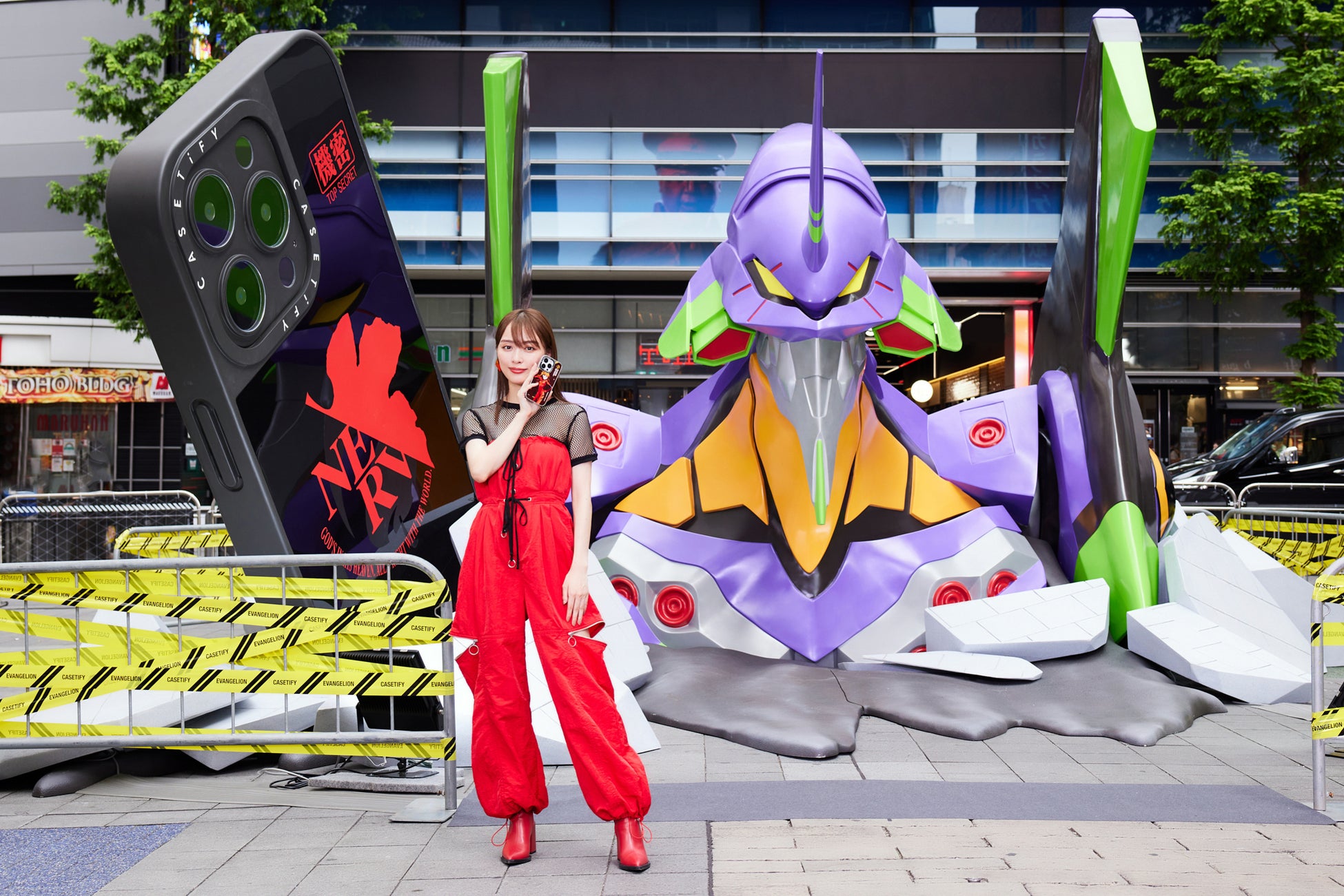 EVANGELION x CASETiFY コラボイベントに、内田理央さんが人気キャラクター「アスカ」をイメージした衣装で登場！