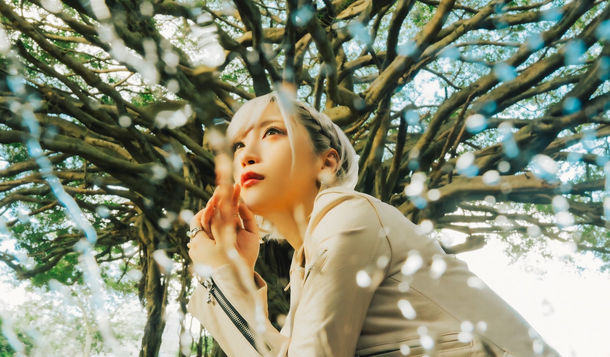 ReoNa ニューシングル「ガジュマル ～Heaven in the Rain～」CD発売！収録曲「３３４１よ」のMVプレミア公開も決定！