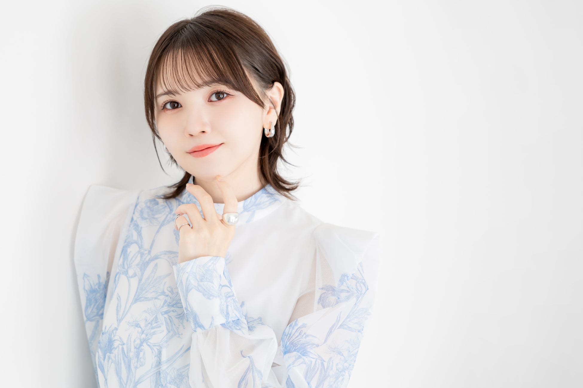 【J:COM】大人気声優・鬼頭明里さんロングインタビューを独占公開！声優、アーティスト… 表現者として多彩な光を放つその魅力と進化の軌跡に迫ります！