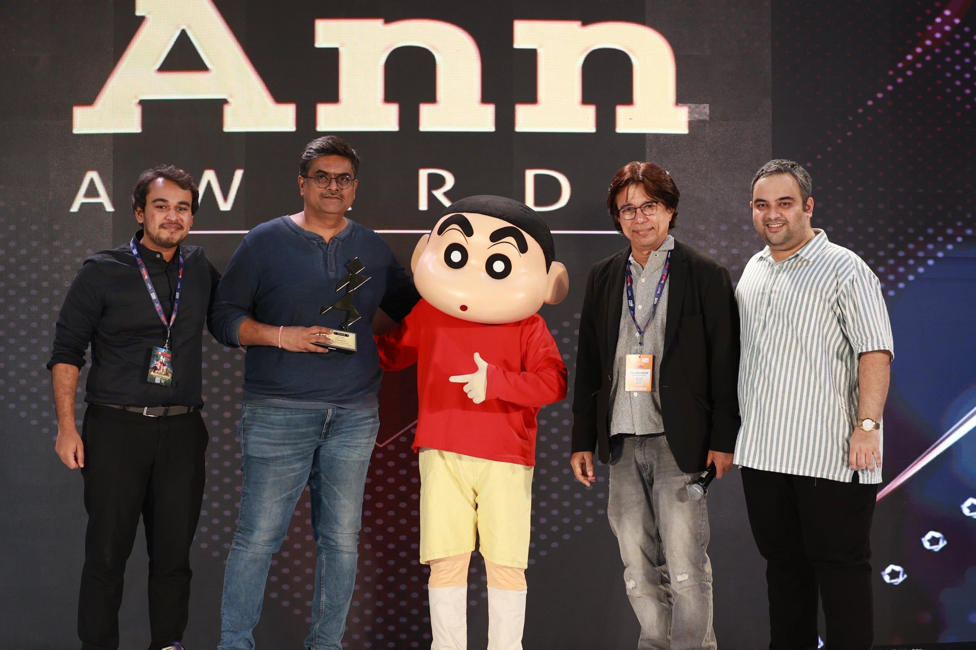 二人組ガールズユニット「CLIONE」初のステージで名曲披露「お父さんやお母さん、親戚全員が歌っていたヒット曲やアニソンを受け継ぎたい」