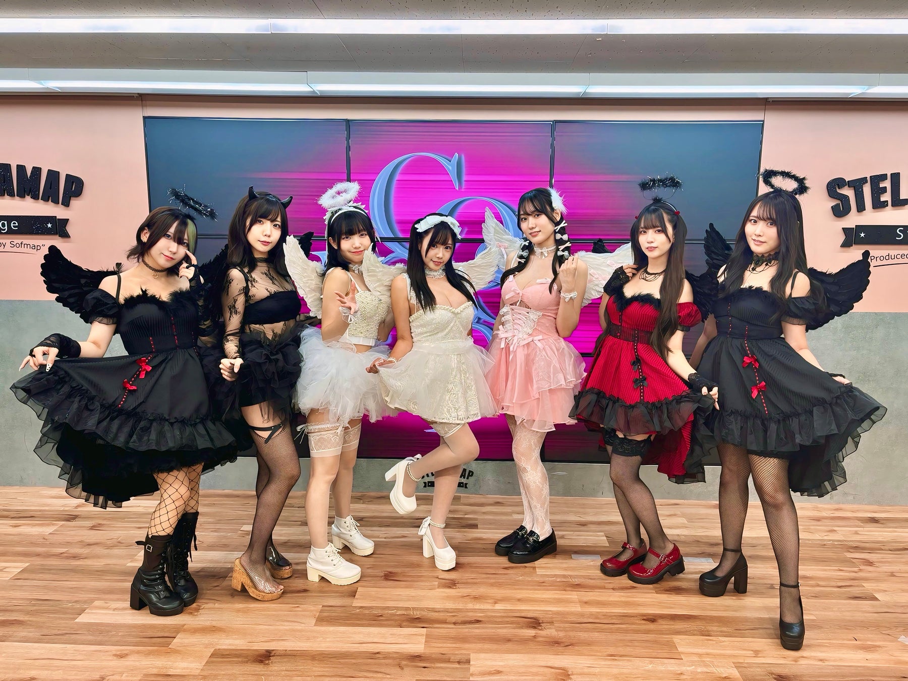 アキバの夜に天使と悪魔が登場！軽快なトークと華やかなランウェイで観客を魅了「コスマップ撮影会＆トークショーvol.16」