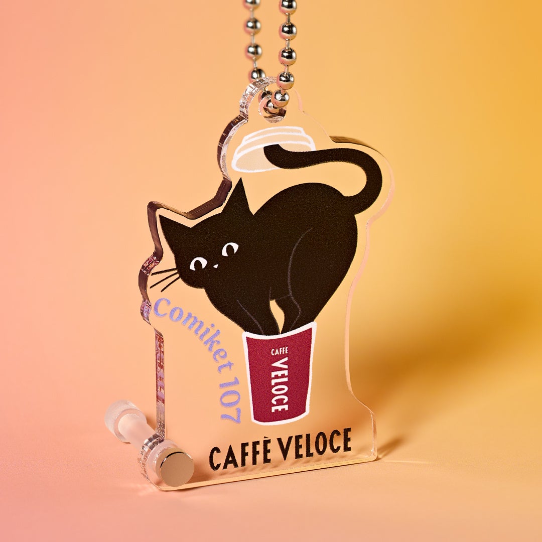 冬の風物詩・コミックマーケット50周年を祝し、オリジナルグッズをパワーアップ！『カフェ・ベローチェ 有明店』にて、“猫あるある”がテーマのキーホルダーや初の商品化となるアパレルグッズを2日間限定で発売