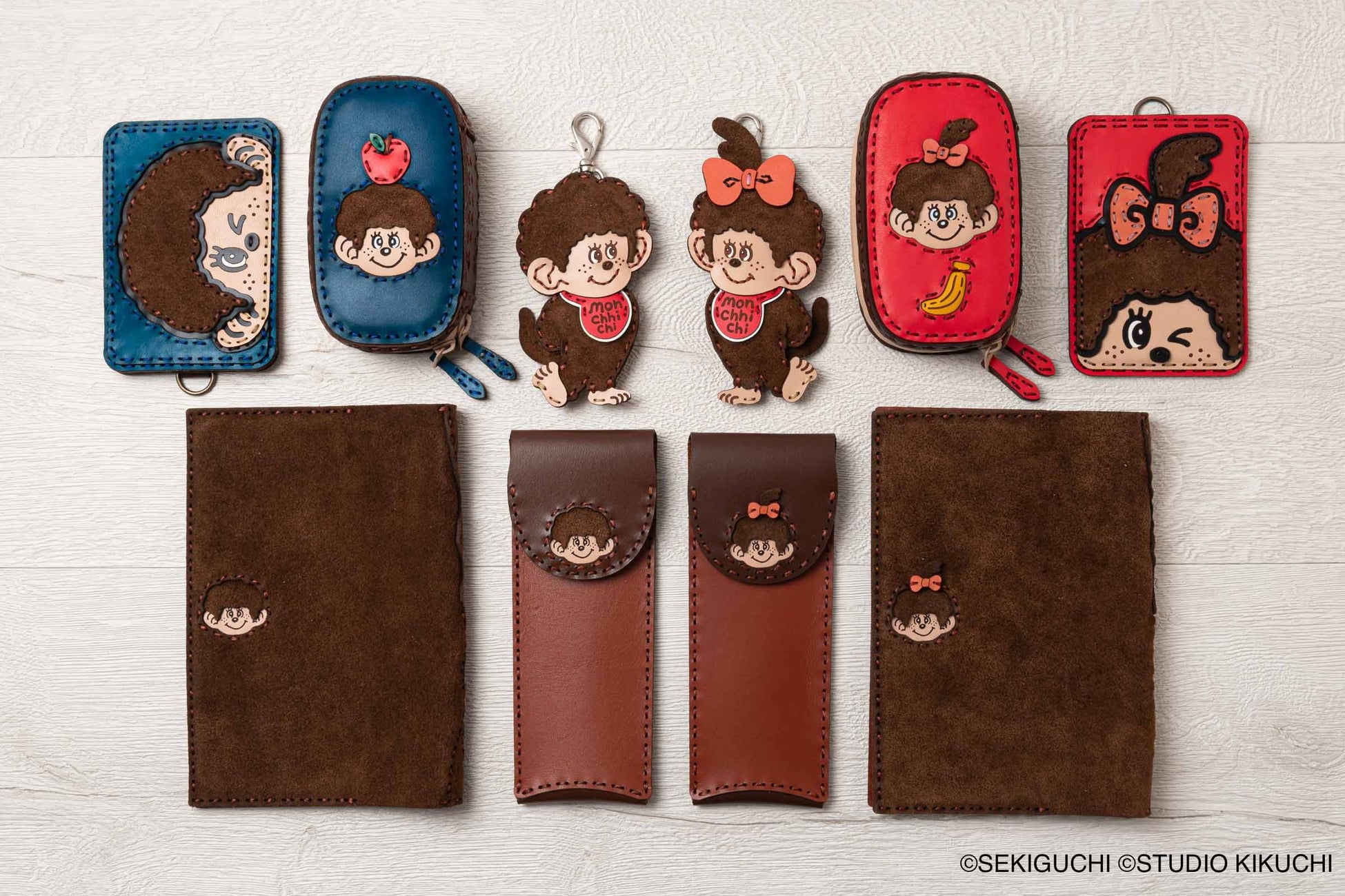 きくちゆうき氏の描くモンチッチの4コマ漫画『もっと！モンチッチ』× OJAGA DESIGN コラボレーションレザーアイテムの登場です