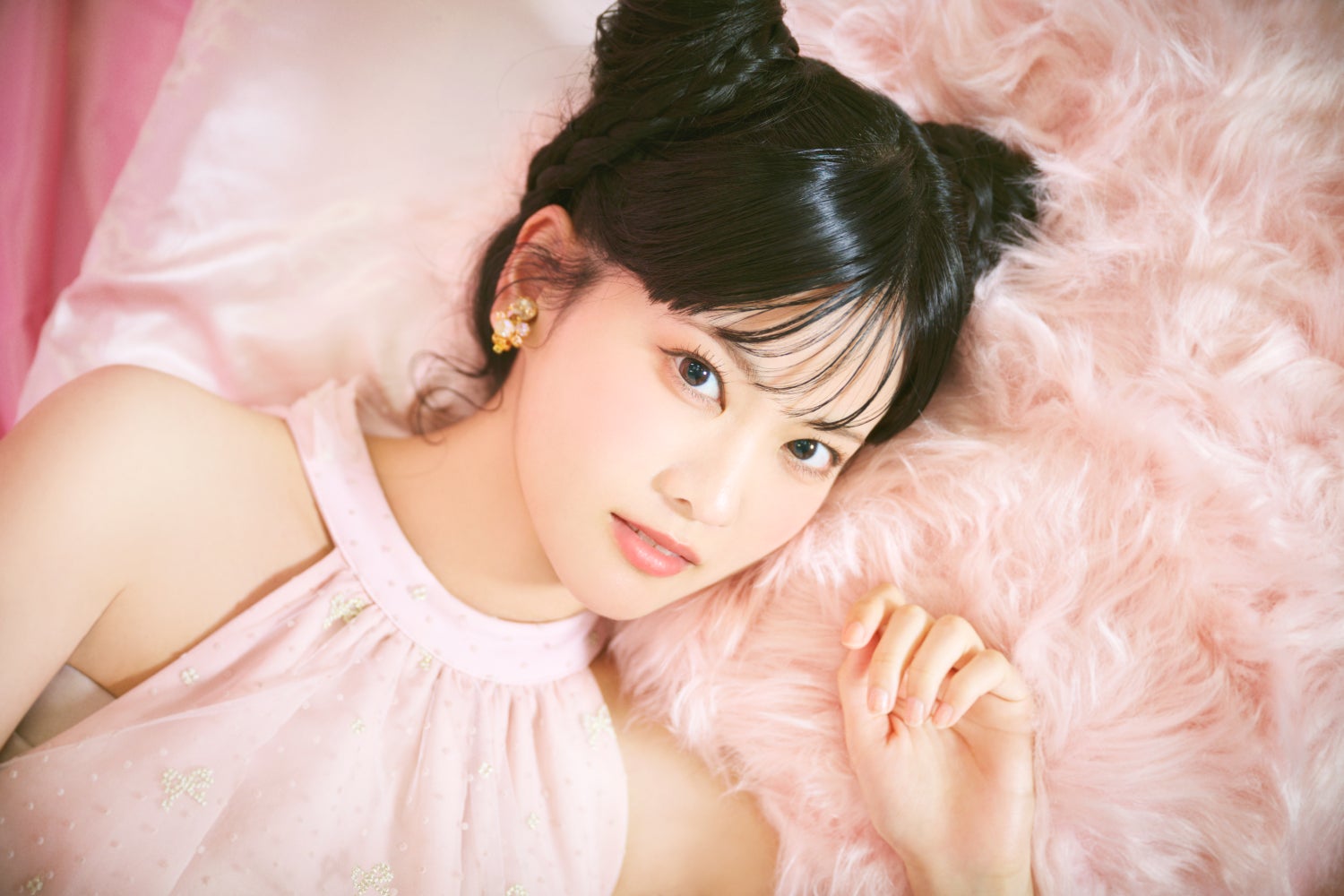 声優・大西亜玖璃、TVアニメ『ブチ切れ令嬢は報復を誓いました。 ～魔導書の力で祖国を叩き潰します～』エンディングテーマに新曲「グッバイ・ララバイ」が決定！