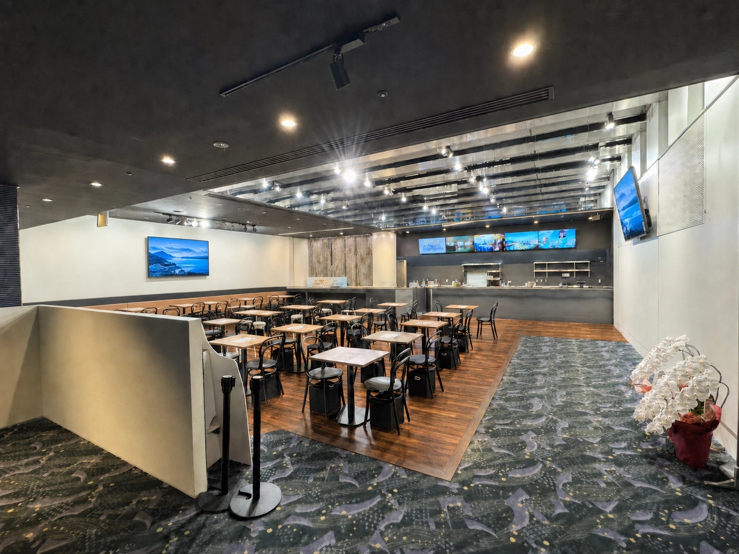 IPFT、京都松竹座ビル内にコラボカフェ専門店「X CAFE」直営２店舗目をオープン