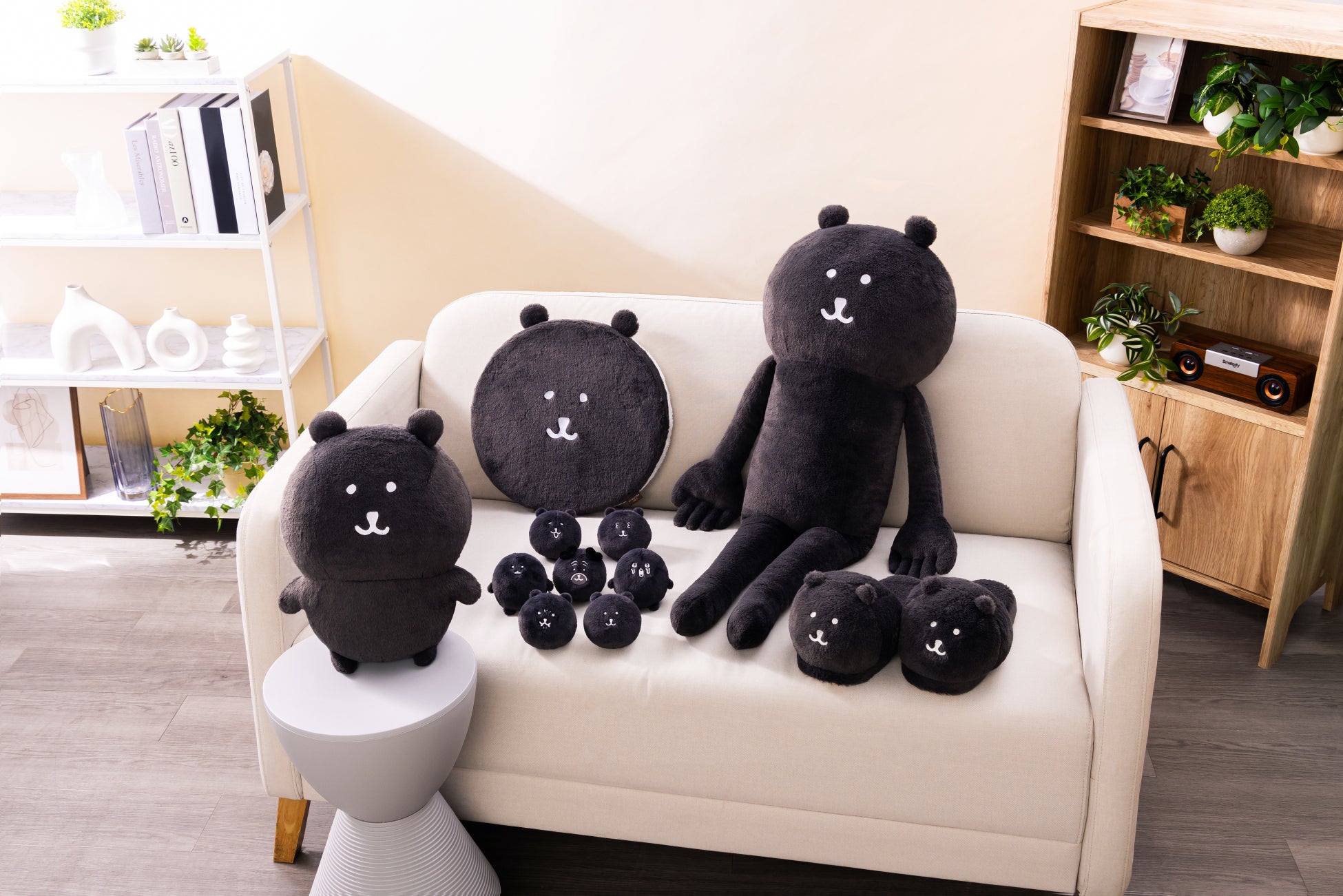「ちいかわ」作者・ナガノが描く「ナガノキャラクターズ」より必ず当たる「ふわもち！ブラックだらけ ぬいぐるみくじ」が7月17日（金）から販売開始！